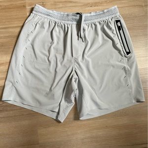 Ten Thousand Session short 7in in light gray
